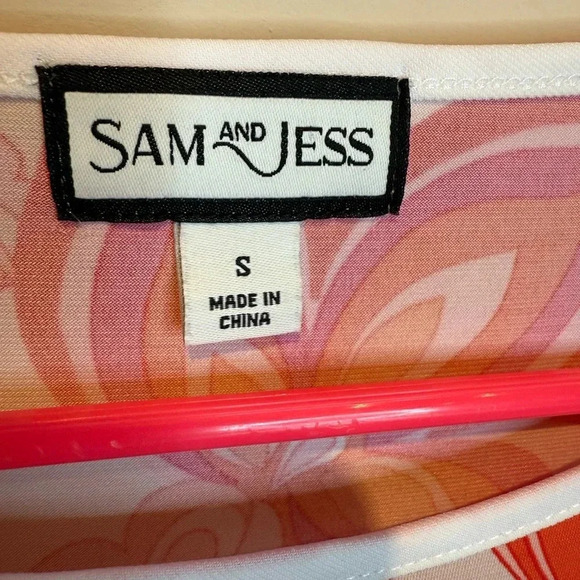 Macy’s Sam & Jess Pink & Orange Bell Sleeve Blouse with Crew Neck & 3/4 Sleeves - Picture 6 of 6